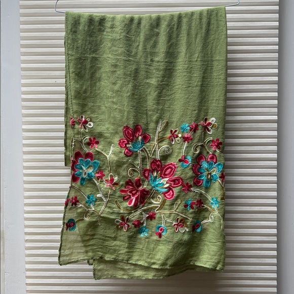 Embroidered Green Floral Scarf Soft Great Condition - Picture 1 of 3